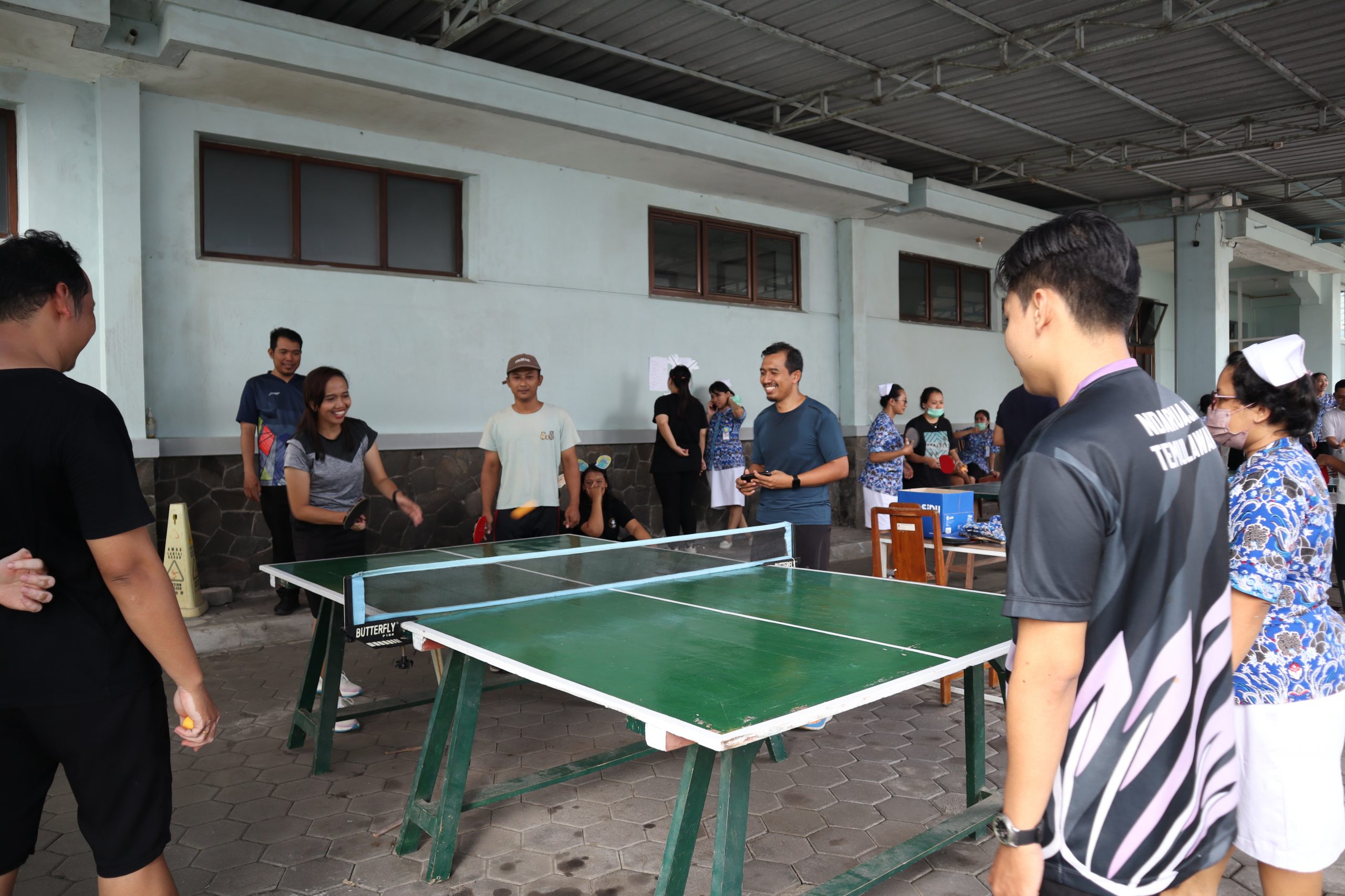 Semarak HUT ke-95 RS Santa Elisabeth Ganjuran: Lomba Tenis Meja Pererat Kebersamaan Antar Karyawan