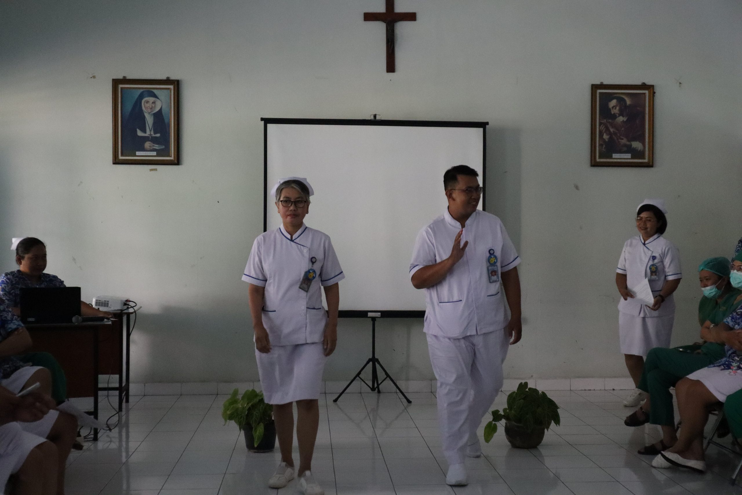 Lomba Fashion Show di RS Santa Elisabeth Ganjuran Meriahkan Hari Perawat Internasional dan Hari Bidan Nasional